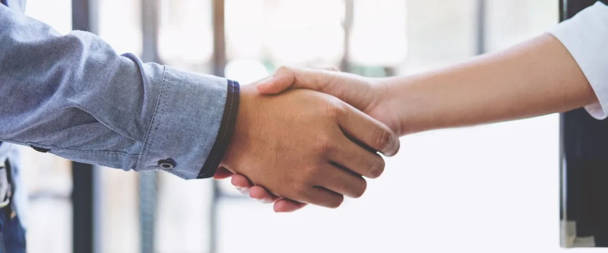 high-speed-rooter-and-plumbing-content-home-10-1920w customer and team member shaking hands